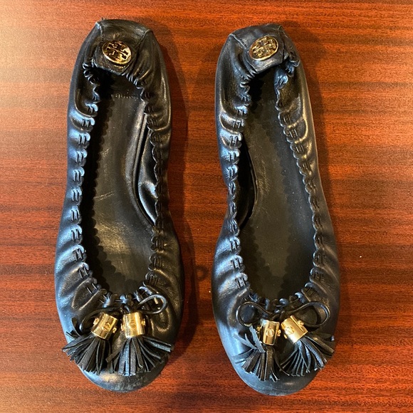 Tory Burch Shoes - Tory Burch black leather ballet shoes with gold hardware